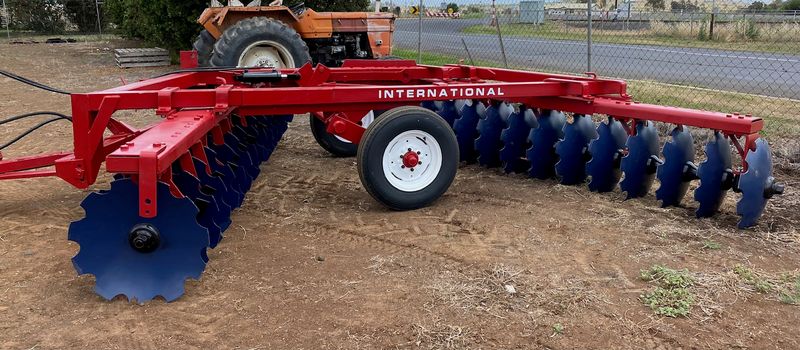 International 3-5 32 plate offset plow