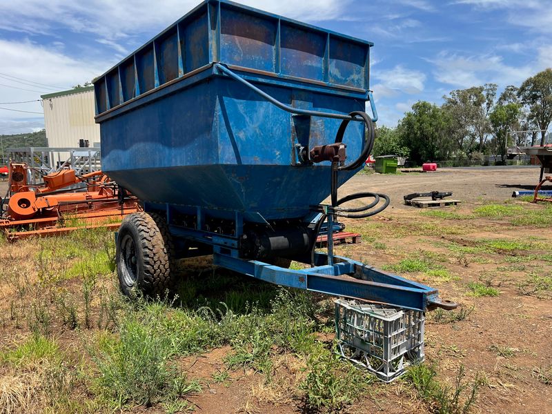 Fertiliser/muck/manure spreader