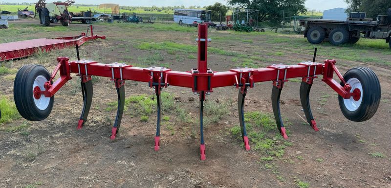 International 7 Tyne Deep Ripper