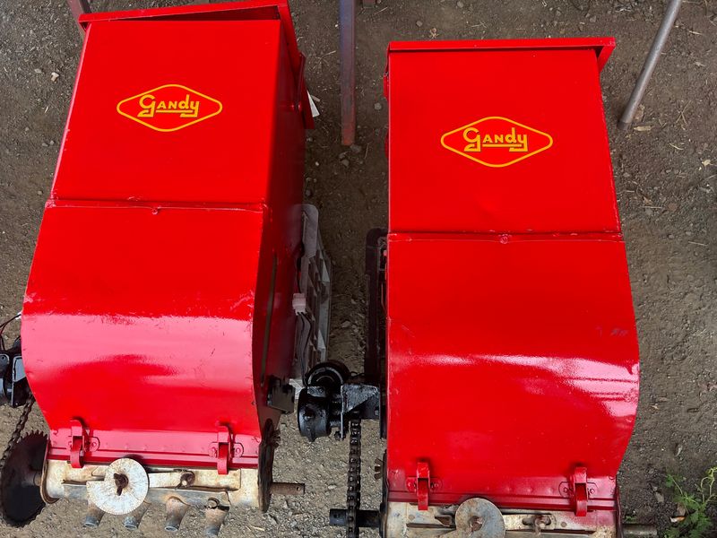 Gandy Seed/fertiliser applicators