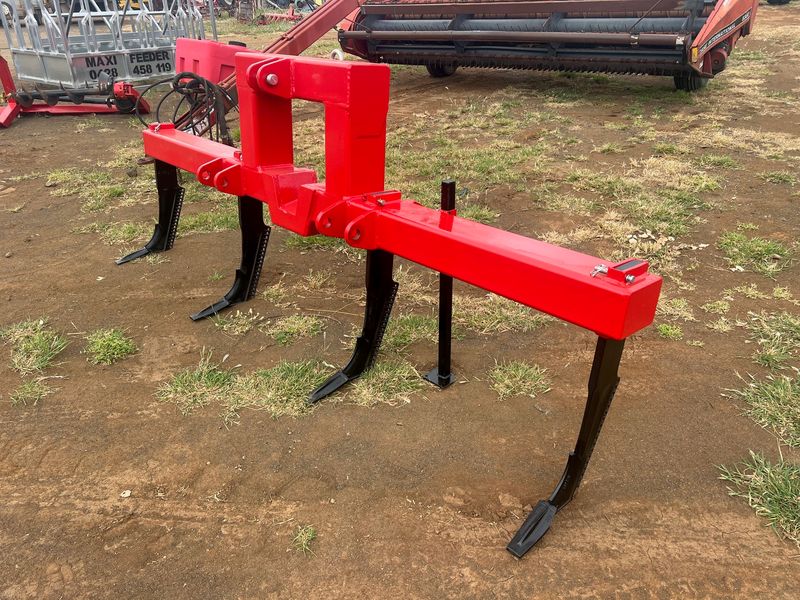 Heavy duty 4 tyne ripper