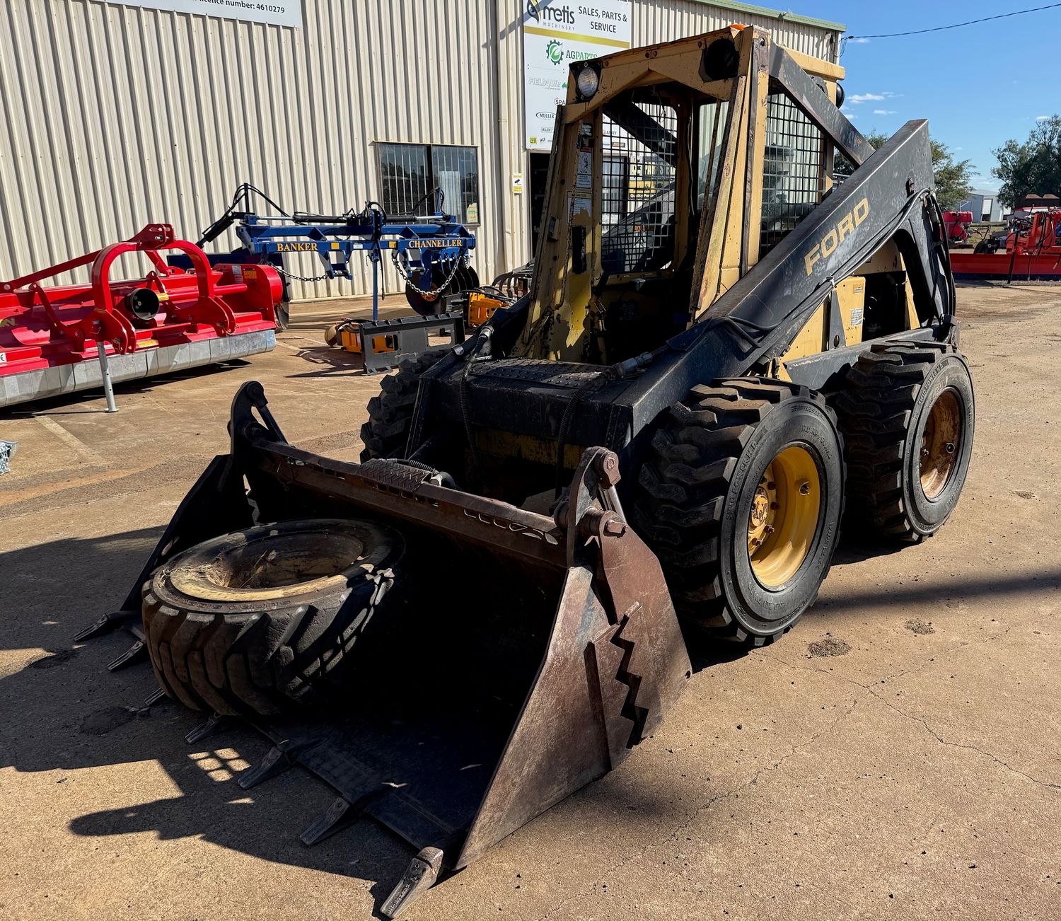 Ford/New Holland L-785 Skid Steer Loader