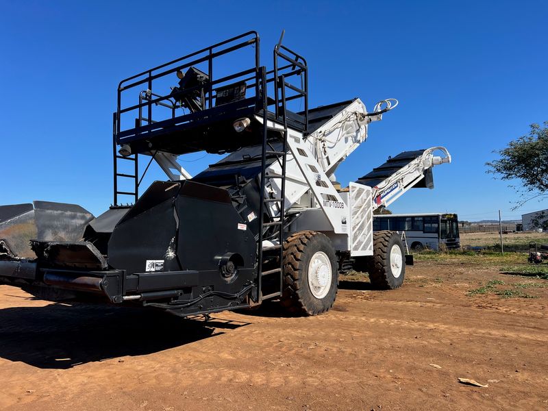 2000 Roadtec Material Transfer Vehicle(MTV) / Shuttle Buggy