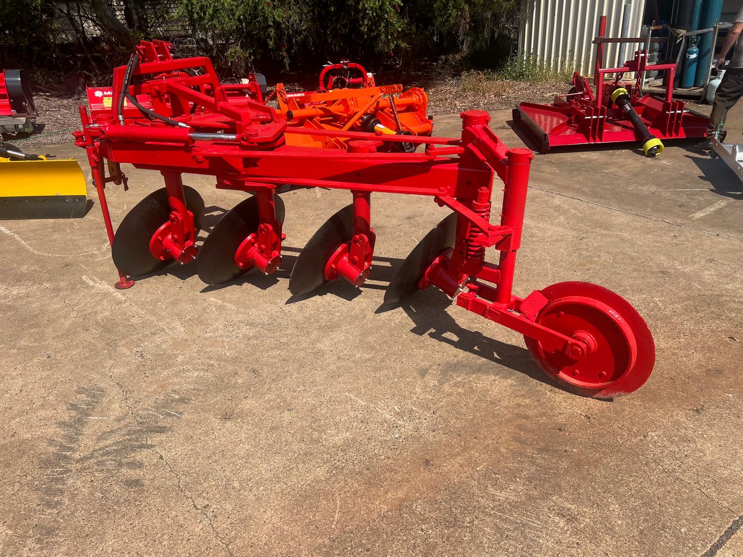 Hodge 4 disc reversible hydraulic plow