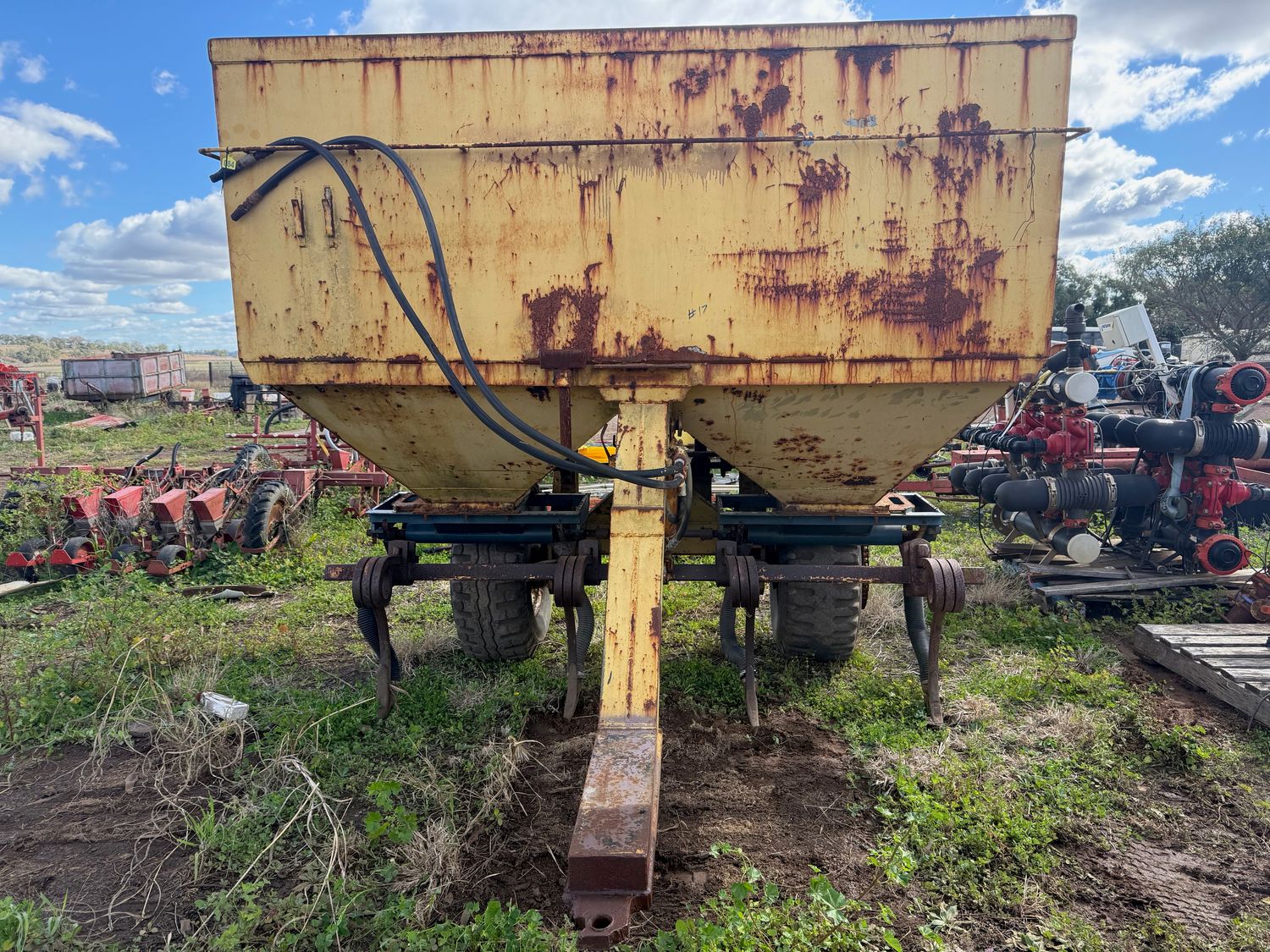 Fertiliser dropper /ripper