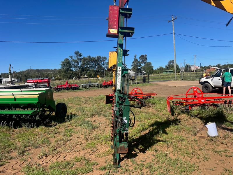 Munro post driver w/auger drive