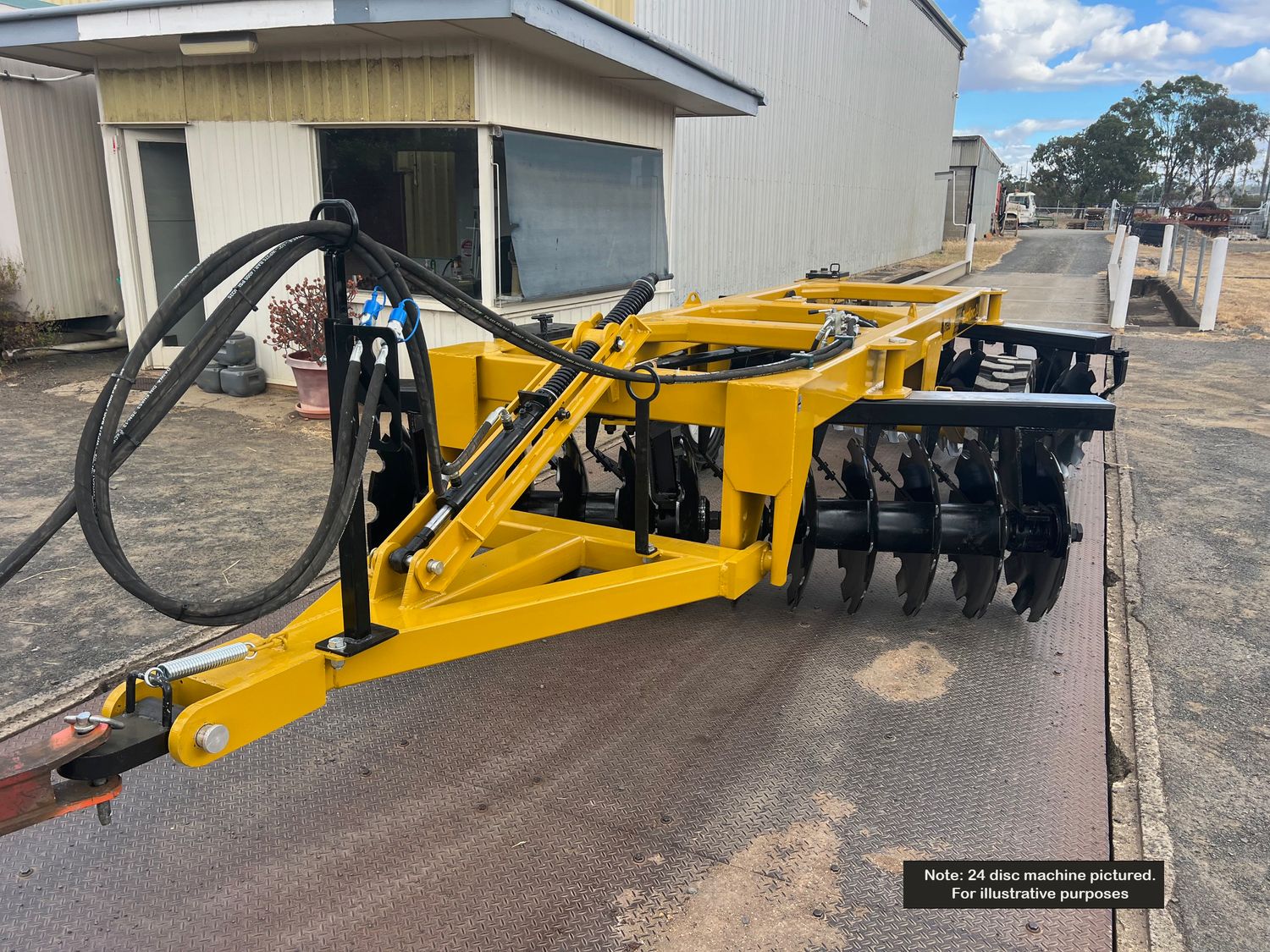 Metis TerraNova 28 plate offset disc with "Hydra-Just"