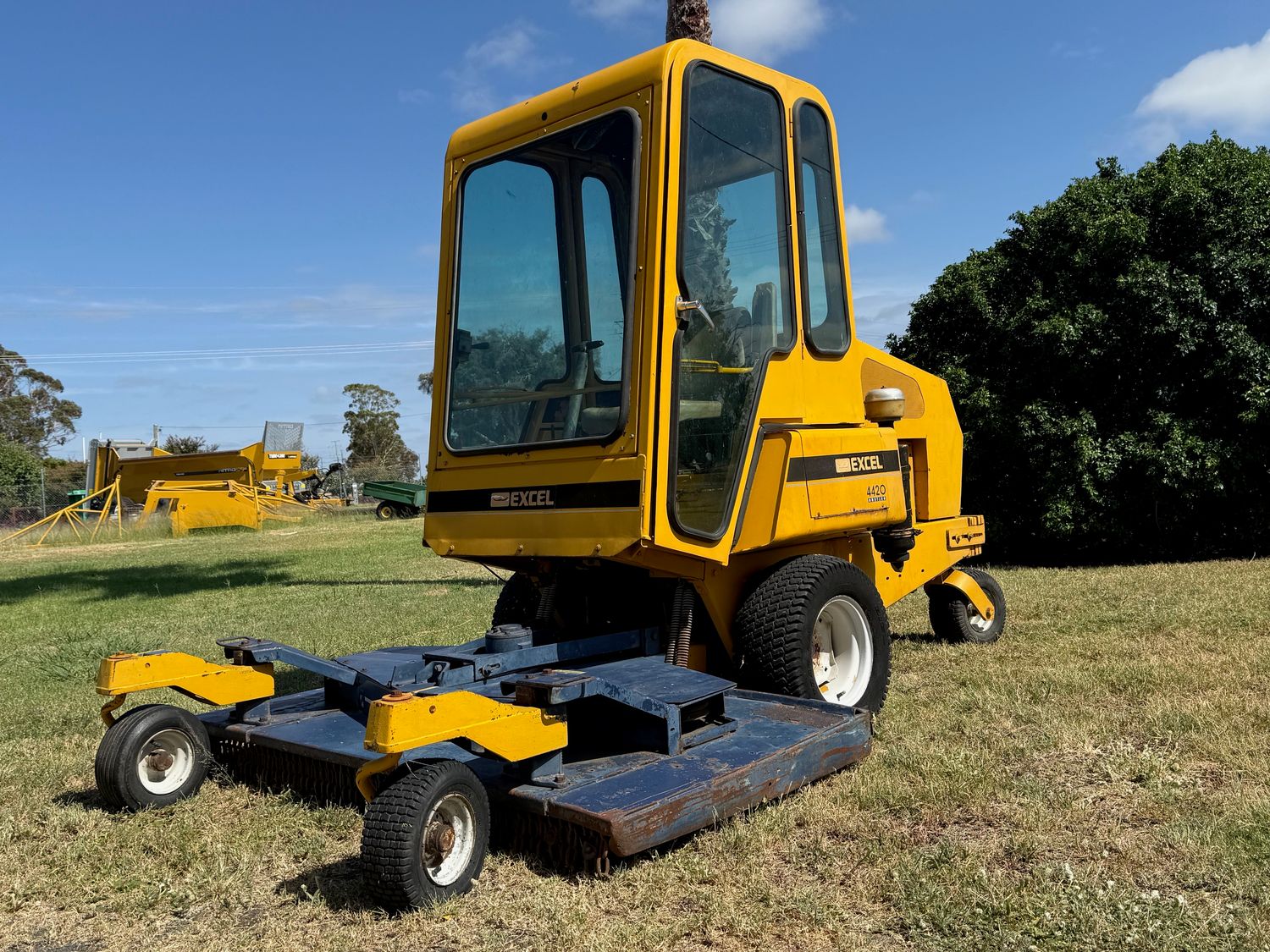 Hustler Excel 4420 Front deck Mower