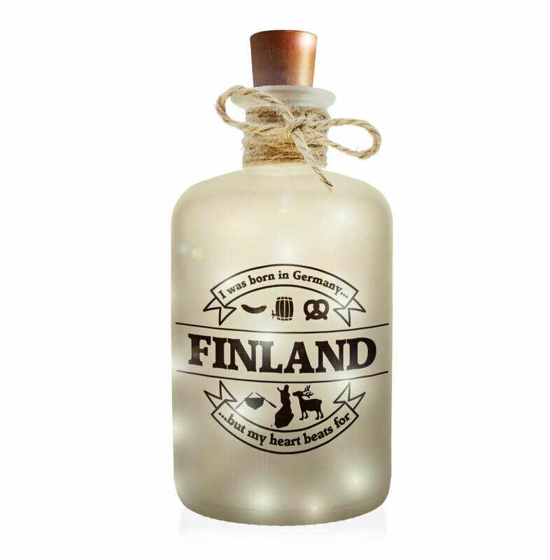 "I was born in Germany, but my heart beats for Finland" Flaschenlicht (Frost-Look Dekoflasche mit LED-Beleuchtung)