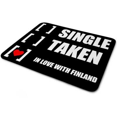 "Single, taken, in love with Finland" Mauspad
