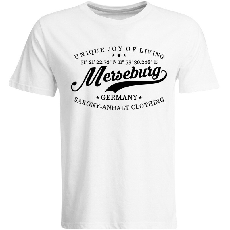 Merseburg T-Shirt mit GPS Koordinaten (Herren, Rundhals- oder V-Ausschnitt)