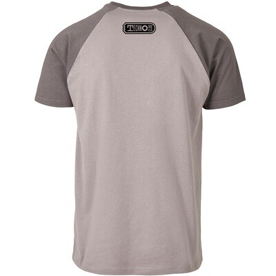 Behind the Zip: Talla 2XLC Contrast T-Shirt by Urban Classics (Men)