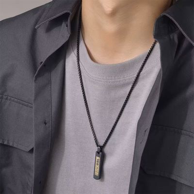 Halskette mit lasergraviertem Eric SSL Pendent aus Edelstahl  (Barrenform / Anhänger hochpoliert)