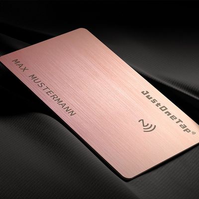 NFC-Visitenkarte aus Metall NFC Karte aus Edelstahl Visitenkarte erstellen Smartphone  Kontaktdaten per NFC weitergeben Visitenkarte mit Gravur gravierte Visitenkarte mit eigenem Logo / Firmenlogo Luxuriöses Geschenk für Männer und Frauen Farbe Rosa Rose Pink Geschenkverpackung Geschenkbox Magnetbox
