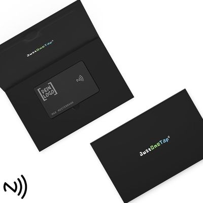 Kontaktlose NFC-Visitenkarte graviert mit eigenem Logo/Firmenlogo aus gebürstetem Edelstahl - Farbe: Pure Black Smartphone NFC-Visitenkarte aus Metall in Geschenkverpackung NFC Karte aus Edelstahl Visitenkarte erstellen Smartphone Kontaktdaten per NFC weitergeben Visitenkarte mit Gravur gravierte Visitenkarte mit eigenem Logo Firmenlogo Luxuriöses Geschenk für Männer und Frauen Farbe Schwarz Black Magnetbox Geschenkbox