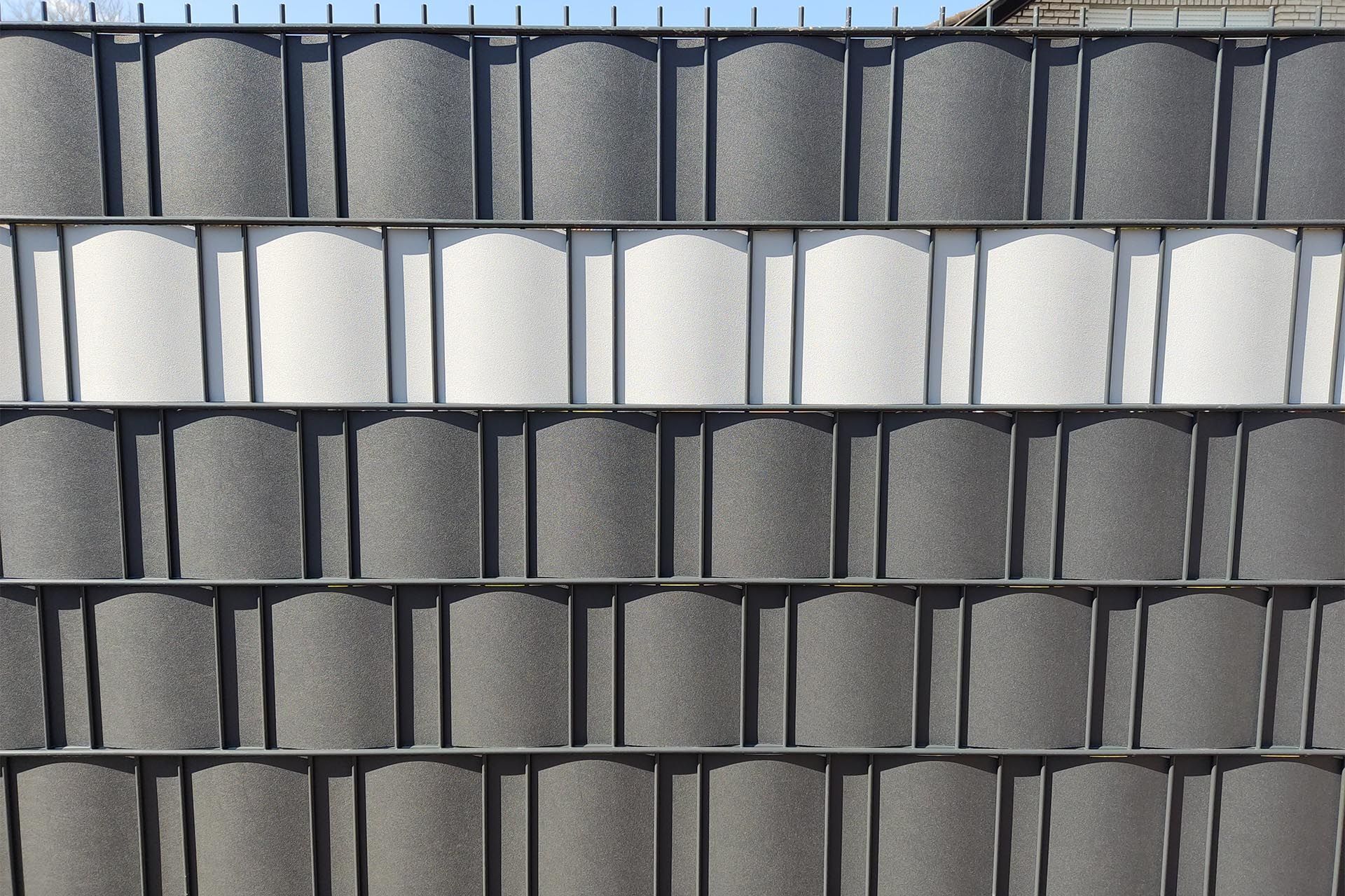 Sichtschutzstreifen aus PP, 1,1 mm stark gerillt / Anthrazit, Hellgrau