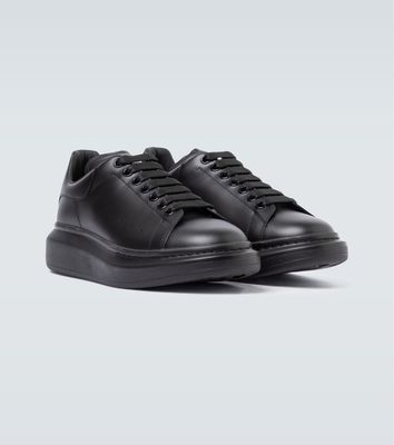 Alexander McQueen- Basic Black