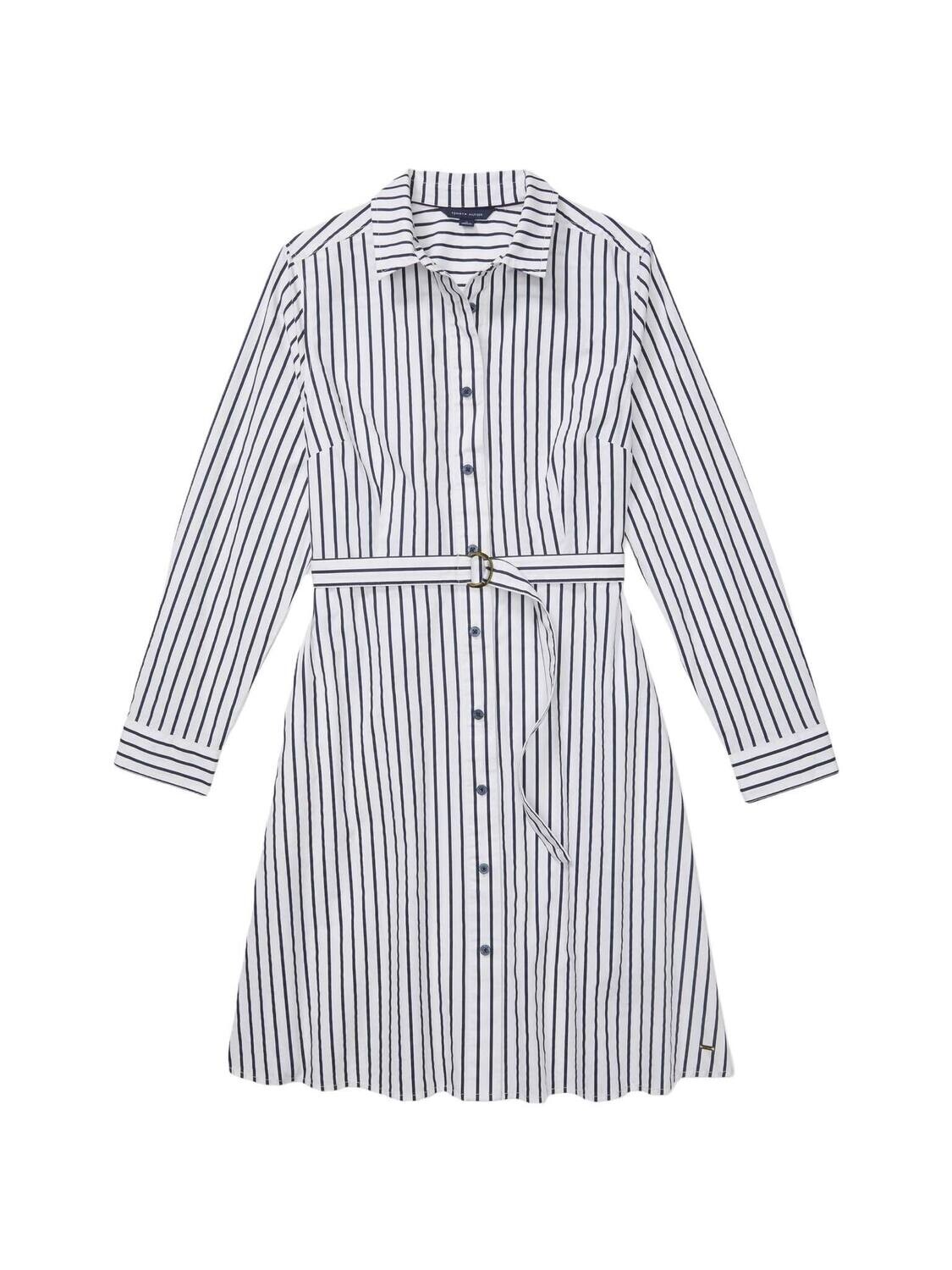 Dress with magnetic buttons