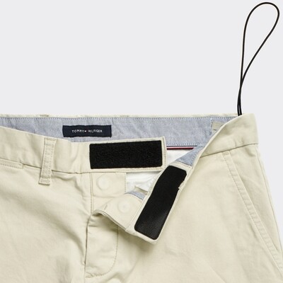Shorts with magnetic closure - sand