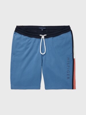 Sporty shorts with drawstring