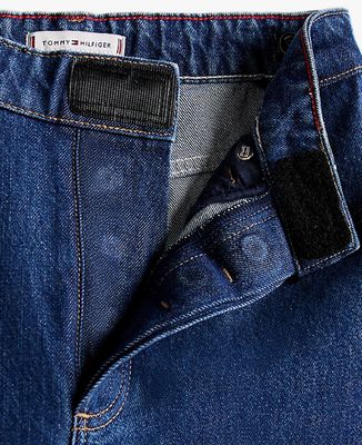 TROUSERS WITH MAGNETIC FASTENING
