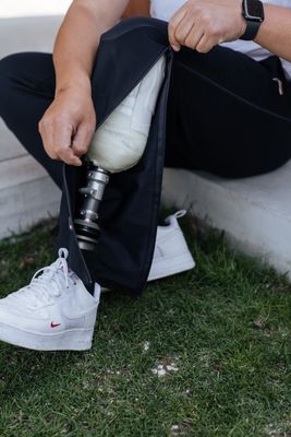 TROUSERS WITH SIDE ZIPS
