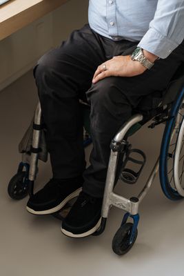 Sitting trousers with deep zipper - dark grey