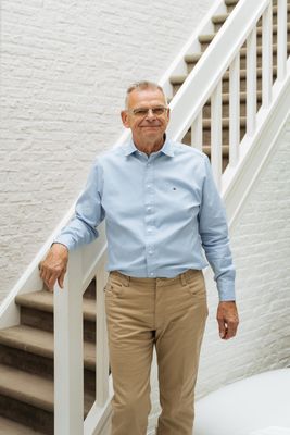 SHIRTS WITH MAGNETIC BUTTONS