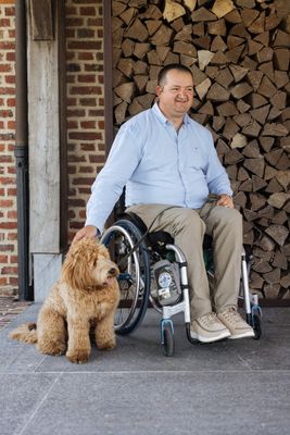 Wheelchair trousers with zipper and button