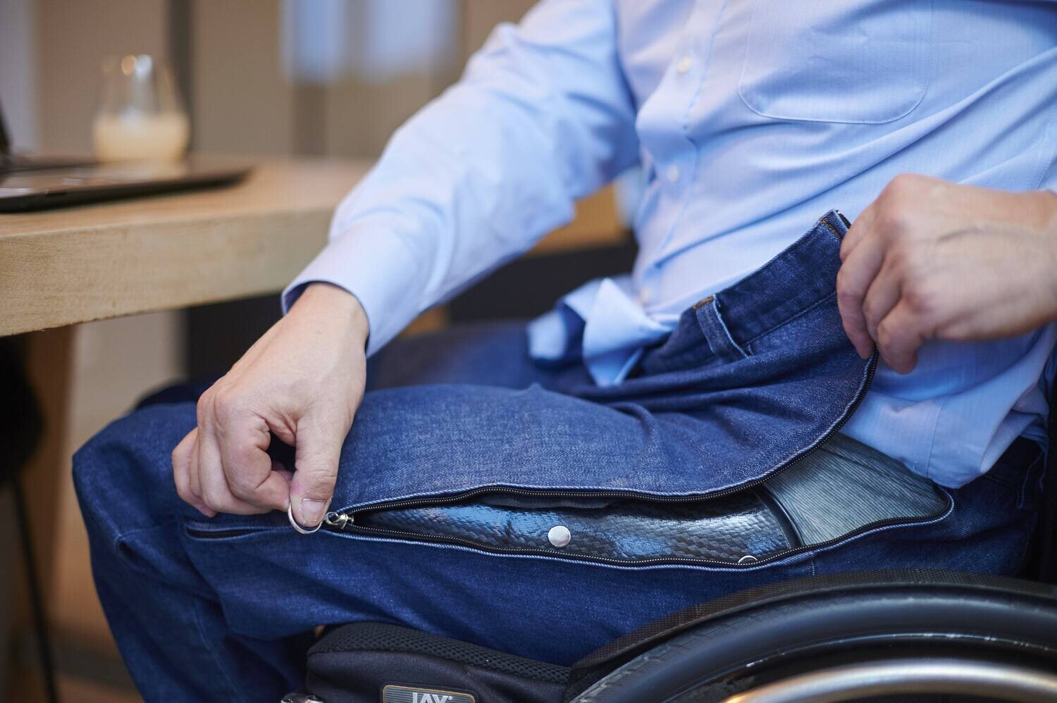 Sitting trousers with side zips - blue jeans
