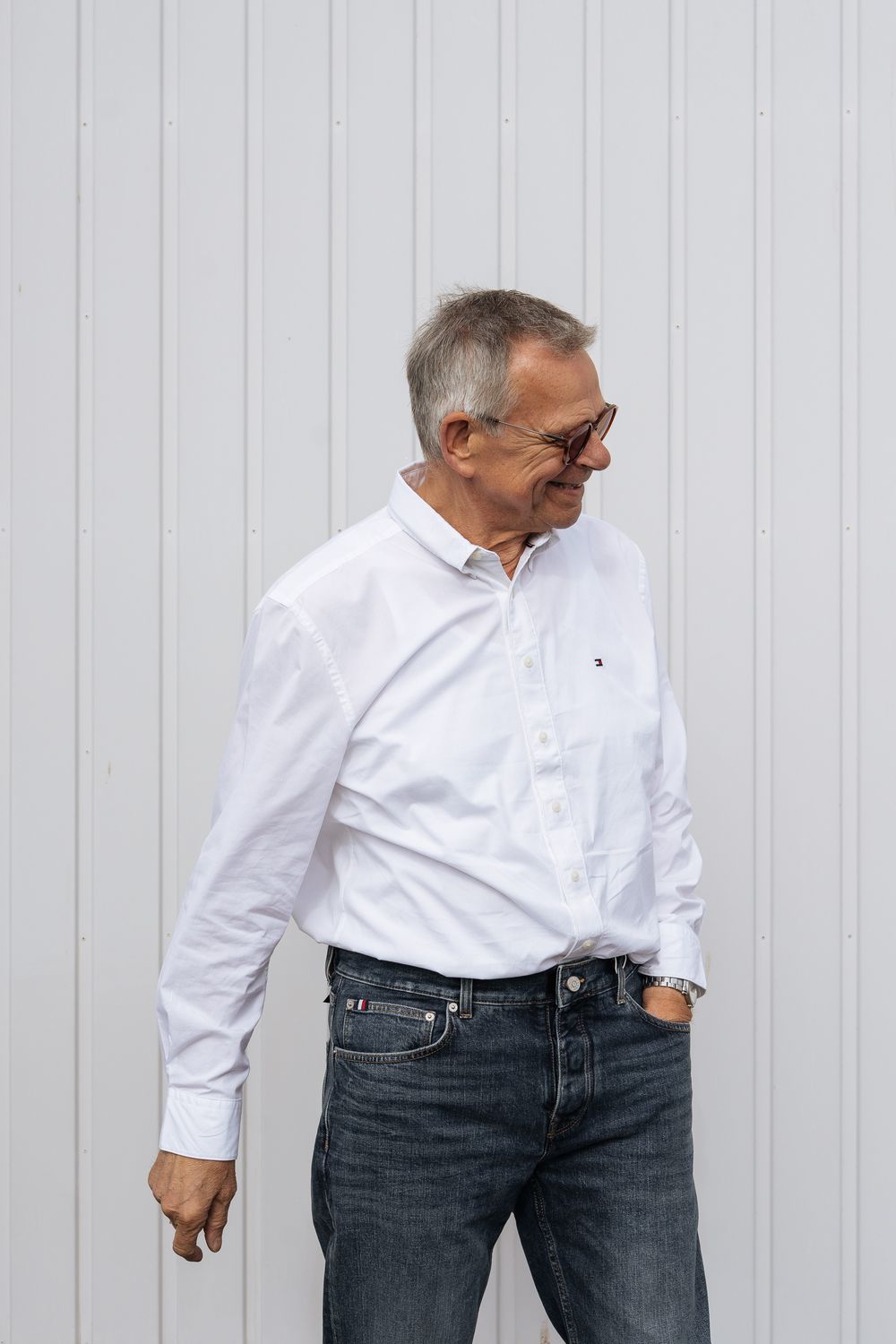 Shirt with magnetic buttons - white