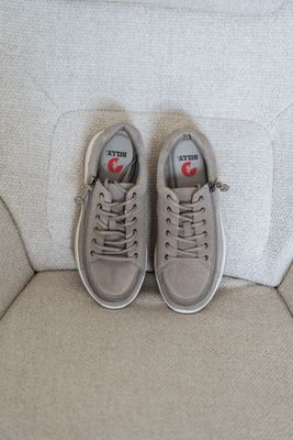 Classic shoes with front zip - suede grey