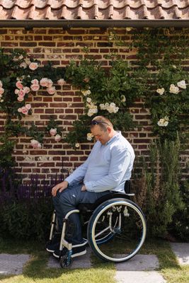 Slim-fit wheelchair trousers with side pockets – blue jeans