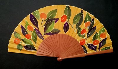 Abanico de madera de 27 cms pulido y con seda natural pintada a mano