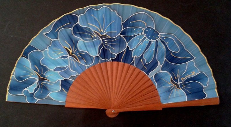 Abanico de madera de 23 cms pulido y con seda natural pintada a mano