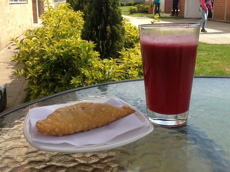 Empanada + Jugo