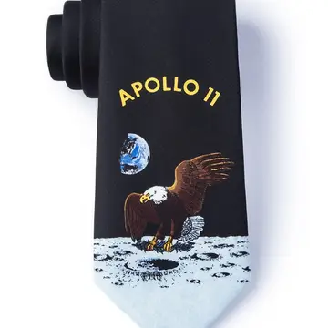 Tie Apollo 11