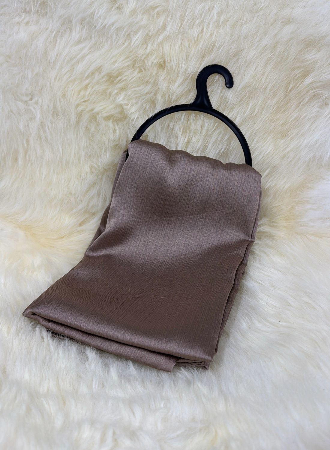 Muna Hijab aus Satin