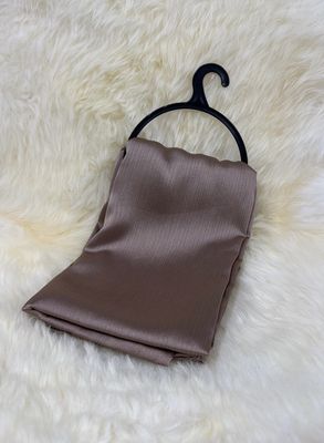 Muna Hijab aus Satin