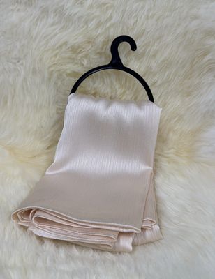 Muna Hijab aus Satin