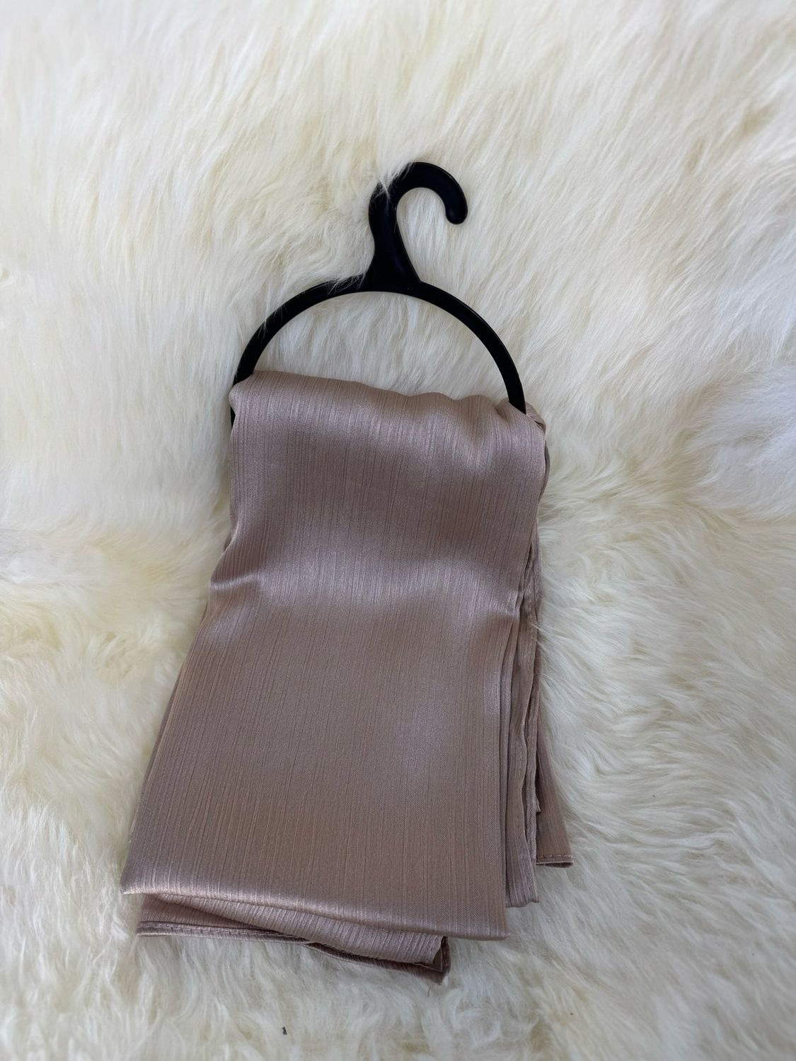 Muna Hijab aus Satin
