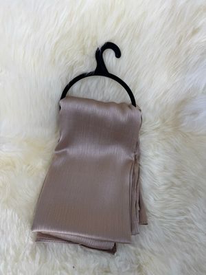 Muna Hijab aus Satin