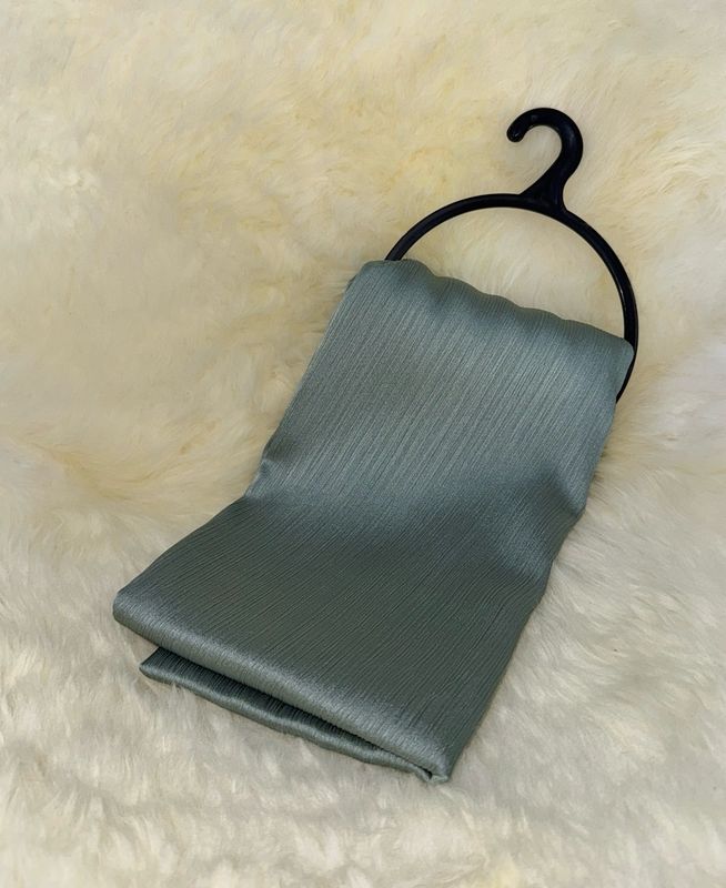 Muna Hijab aus Satin