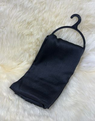 Muna Hijab aus Satin