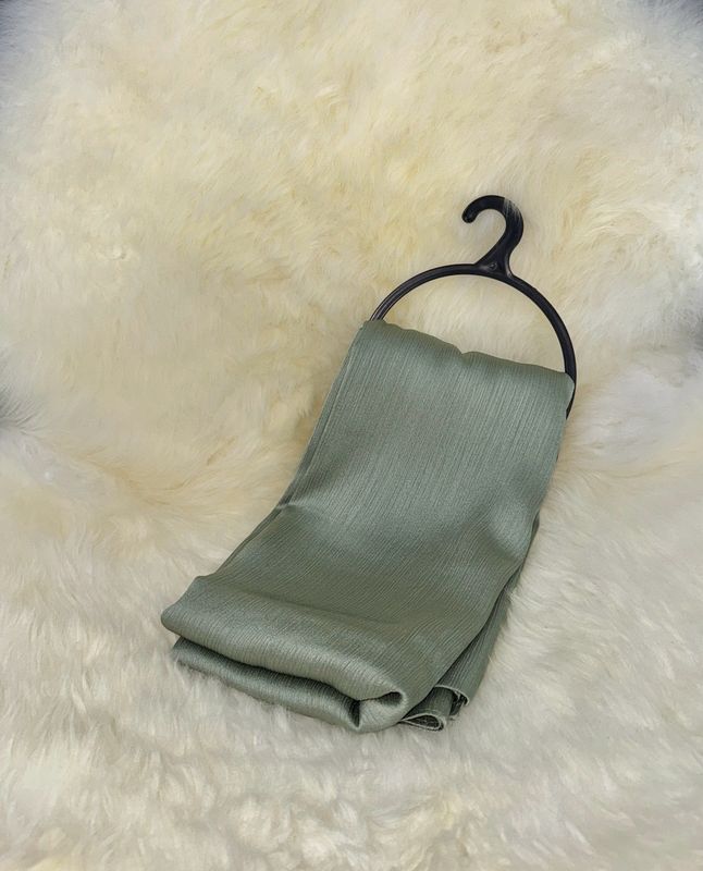 Muna Hijab aus Satin
