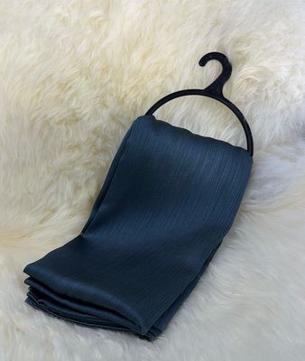 Muna Hijab aus Satin