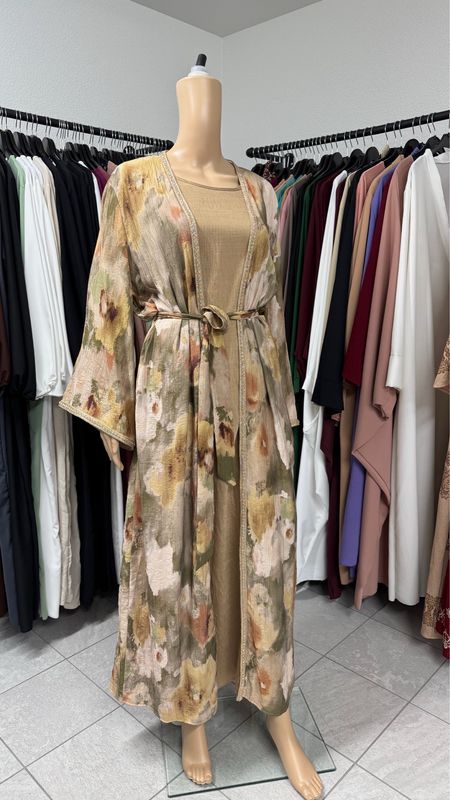 Dreiteiliges Kleid geblümt