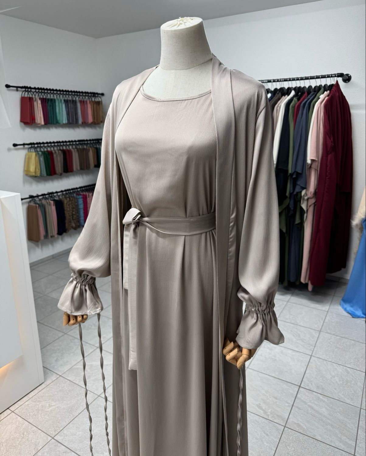 MIYAH ABAYA beige