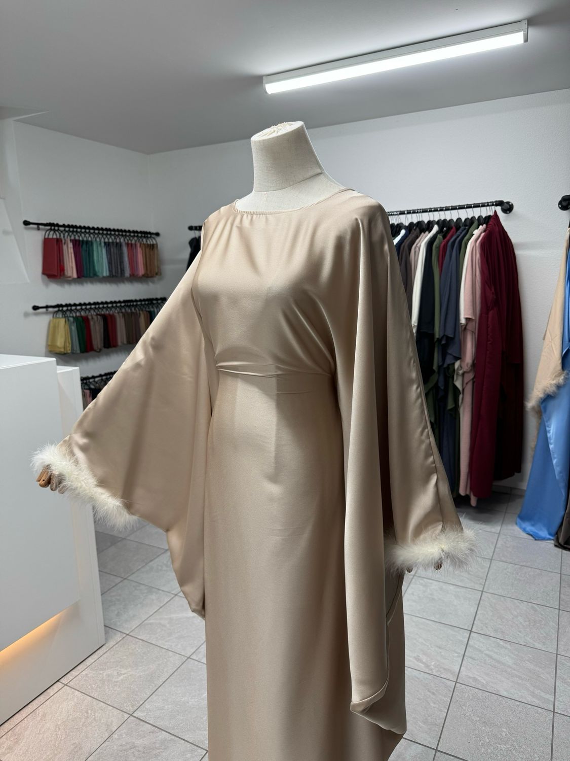 HIRA ABAYA champagne
