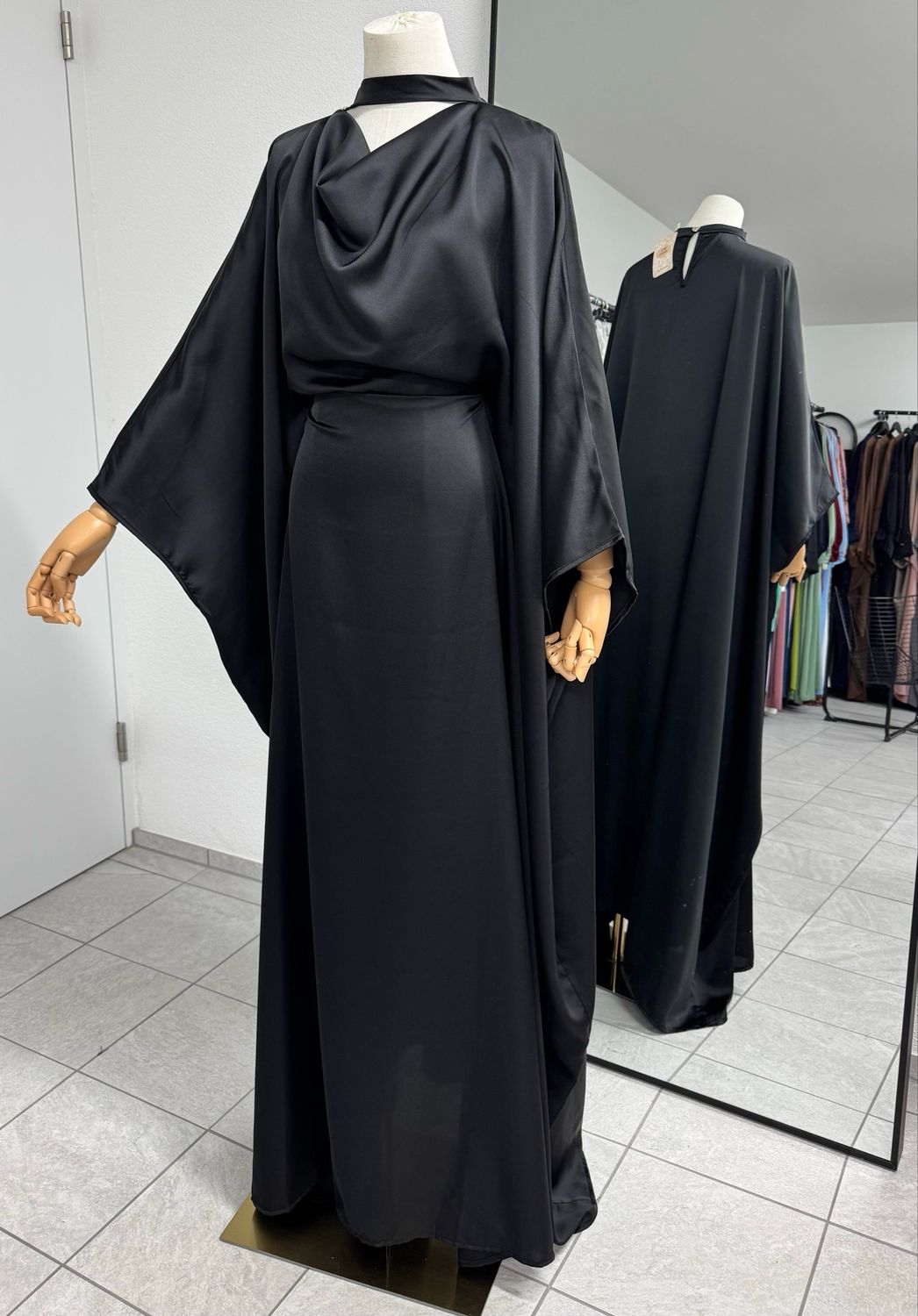 Satin Butterfly Abaya schwarz
